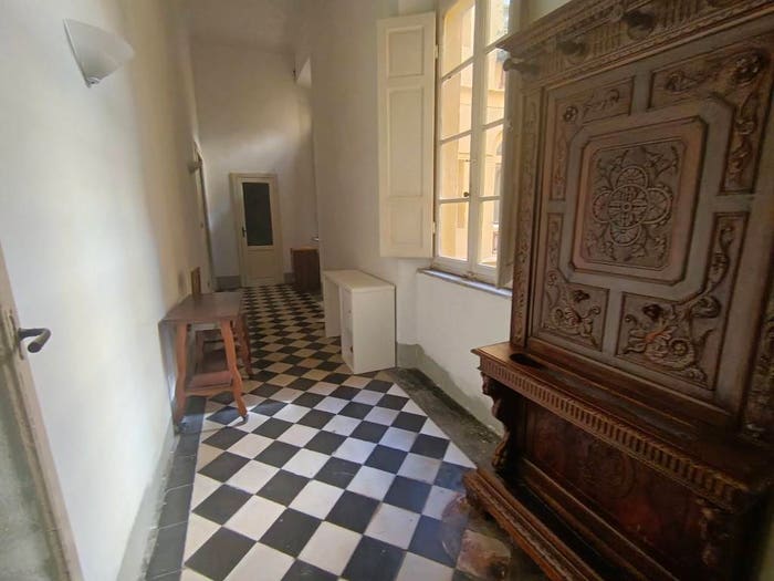 Appartamento con 6 locali in vendita in Piazza Santi Pietro e Paolo, Cavour San Carlo, Livorno