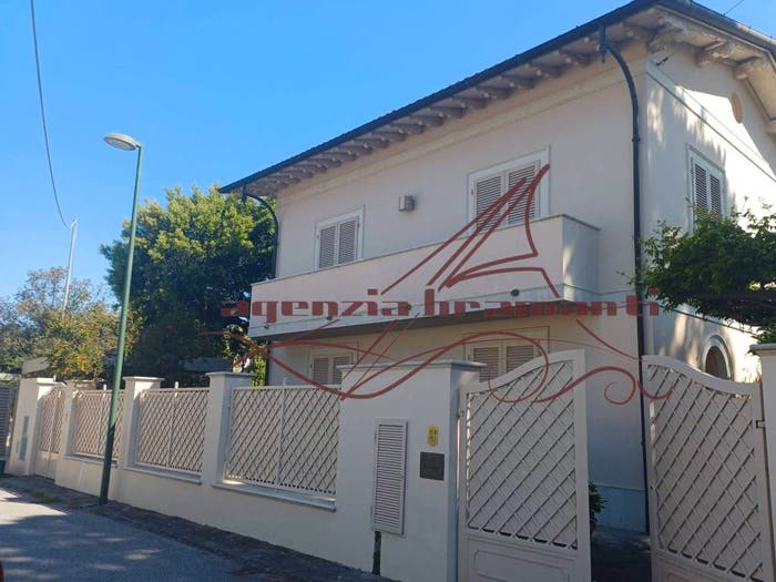 Casa con 6 locali in vendita in Via Giuseppe Mazzini, Centro, Forte dei Marmi