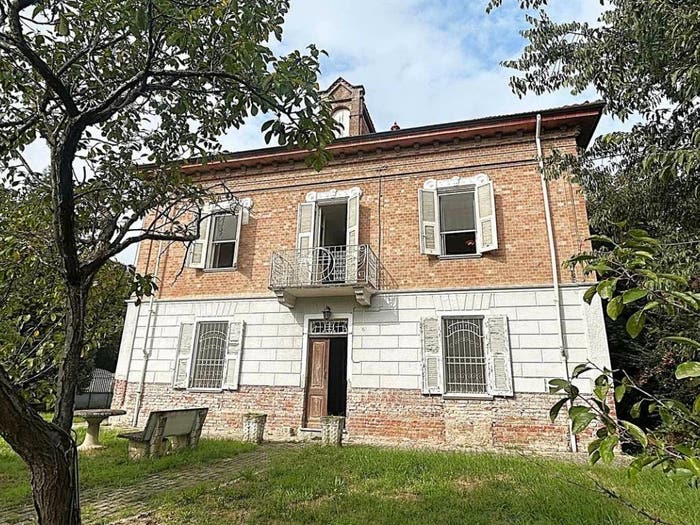 Casa con 6 locali in vendita in Regione Borghi, Castelnuovo Belbo