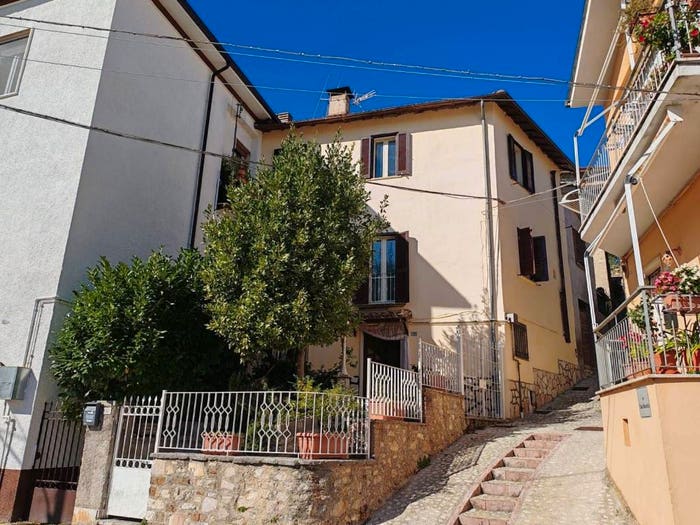 Casa trilocale in vendita in Via Giacomo Matteotti, Centro, Contigliano