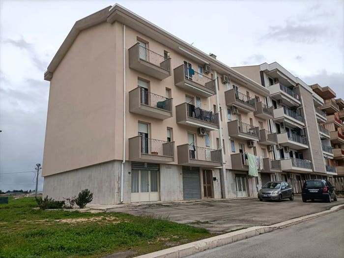 Appartamento con 6 locali in vendita in Via Piero Calamandrei, Apricena