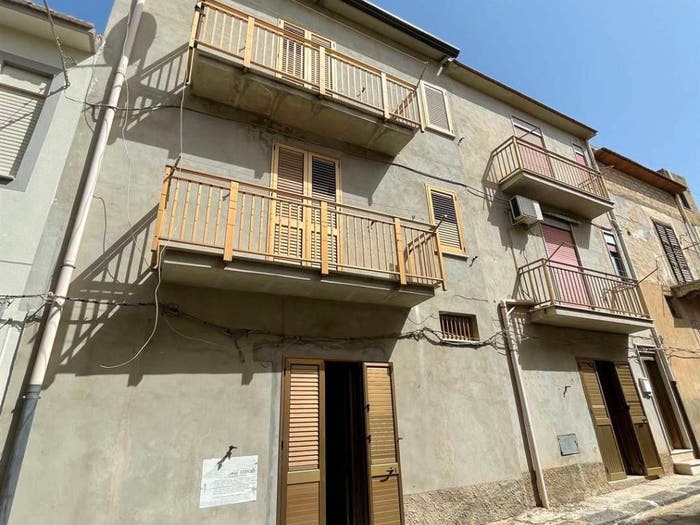 Casa con 6 locali in vendita in Campobello di Licata
