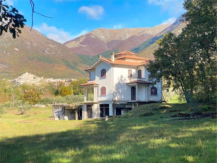 Casa con 6 locali in vendita in Via Serola SNC, San Donato Val di Comino