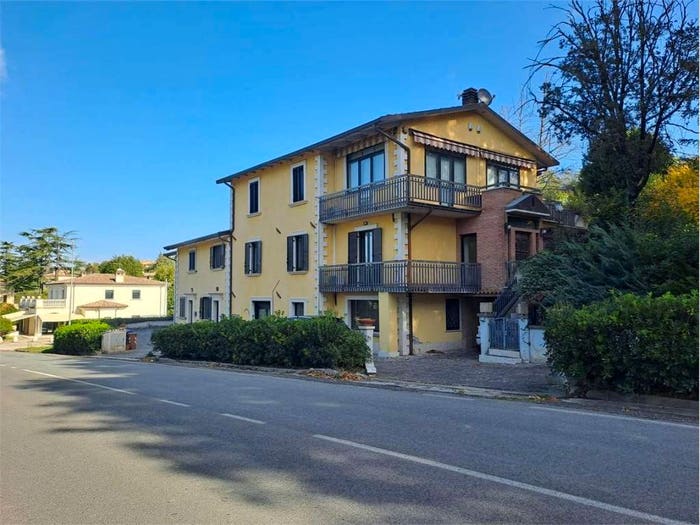 Casa con 6 locali in vendita in Via Acquasanta, Collazzone