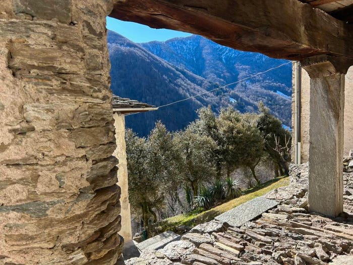 Casa con 5 locali in vendita in Via Grande, Rossa