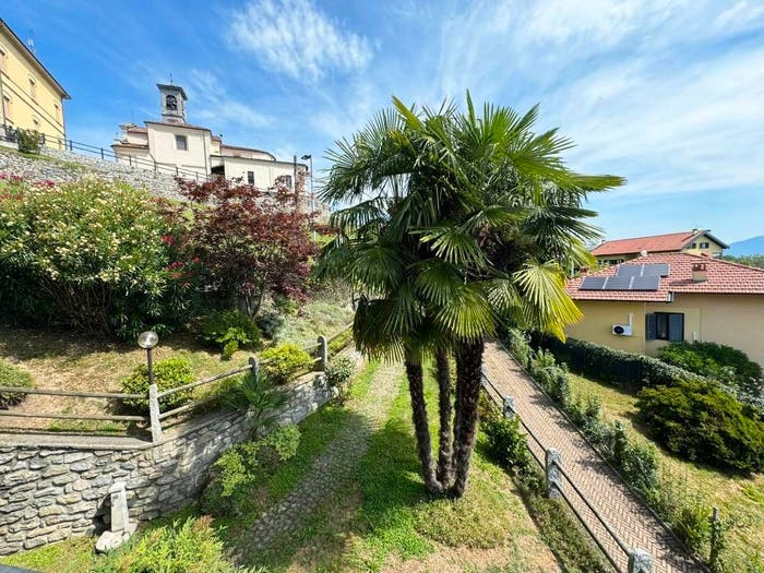 Casa con 6 locali in vendita in Nebbiuno