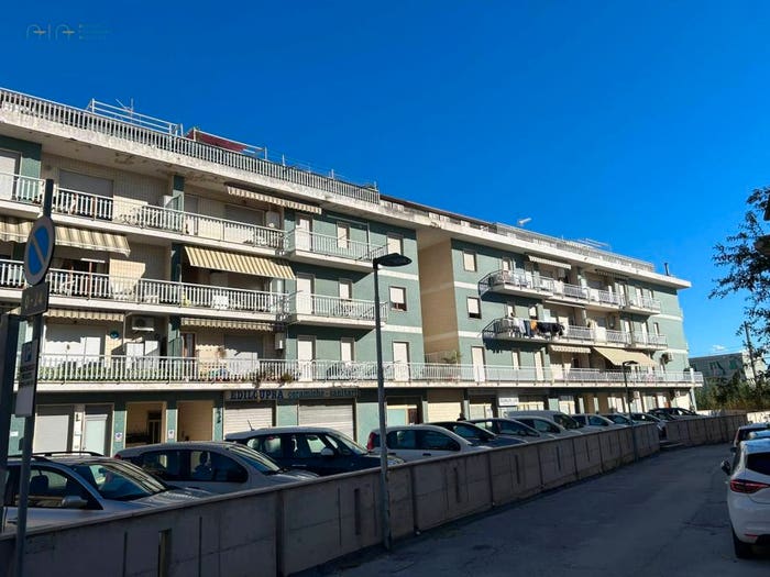 Appartamento quadrilocale in vendita in via Ugo Foscolo, Cupra Marittima