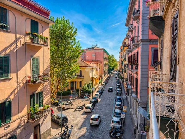Appartamento quadrilocale in vendita in Via Aniello Falcone, Vomero, Napoli