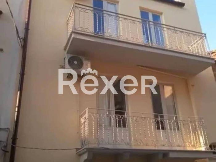Casa con 6 locali in vendita in Via Gentile, Cianciana