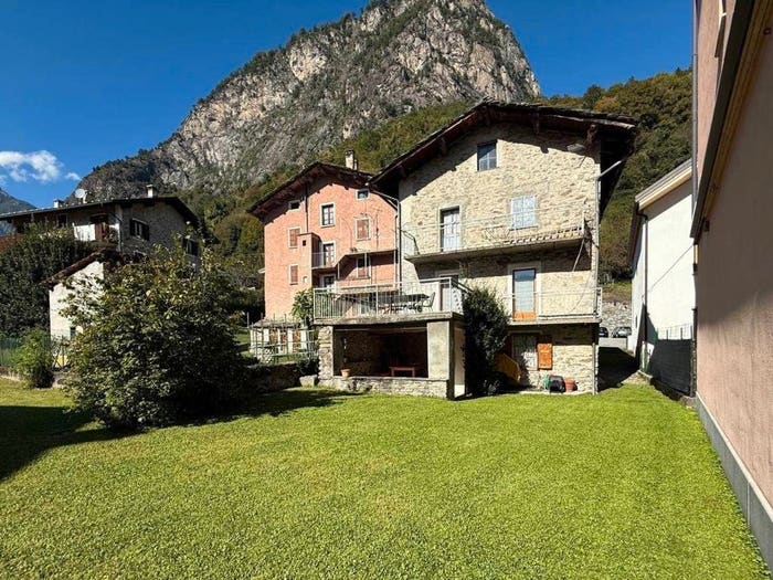 Casa con 6 locali in vendita in Via Don Buzzetti, Centro, Chiavenna