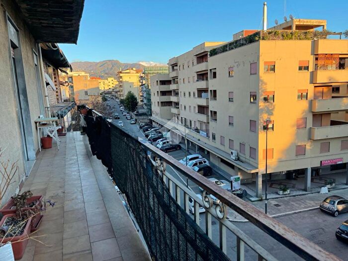 Appartamento trilocale in vendita in Via Sant'Anna II Tronco, Reggio Calabria