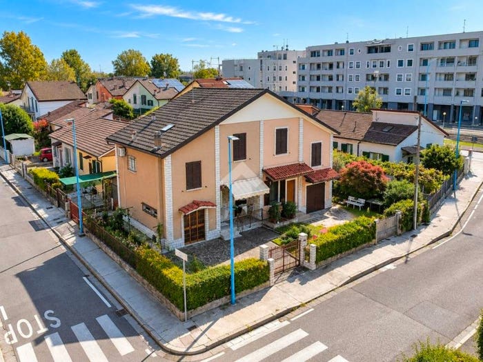 Casa quadrilocale in vendita in Villaggio Badia Traversa, Villaggio Badia, Brescia