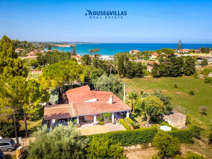 Casa quadrilocale in vendita in Traversa Settima di Via dei Nuri, Gallina, Avola