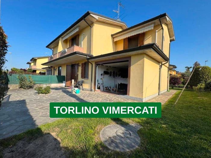Casa quadrilocale in vendita in Via Leonardo da Vinci, Centro, Pandino
