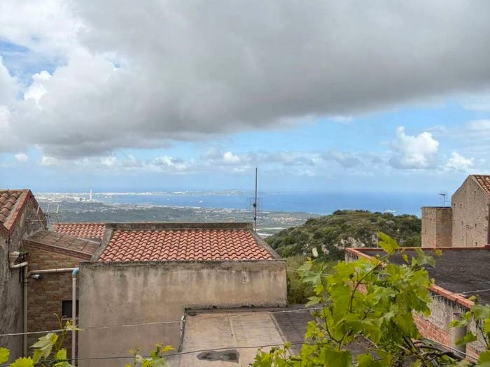 Casa bilocale in vendita in Vico Stella No Number, Centro, Roccavaldina
