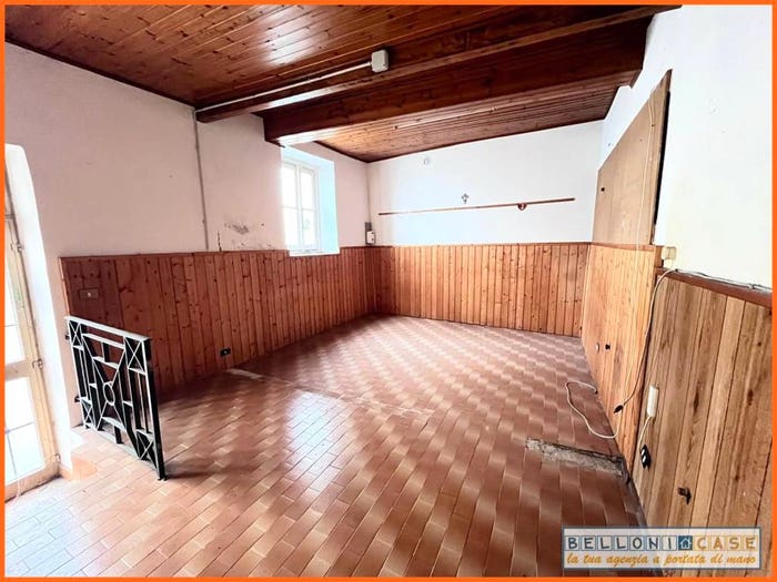 Casa bilocale in vendita in Via Santa Croce, Caronno Varesino