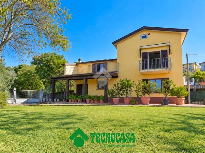 Casa con 6 locali in vendita in Via Tassonara, Ceparana Carpena, Bolano