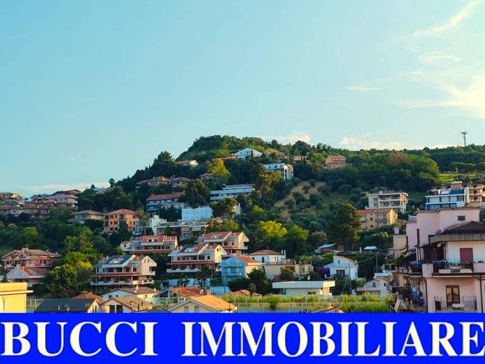 Casa quadrilocale in vendita in Via Nazionale Adriatica Nord, Viale Bovio Piazza Duca degli Abruzzi, Pescara