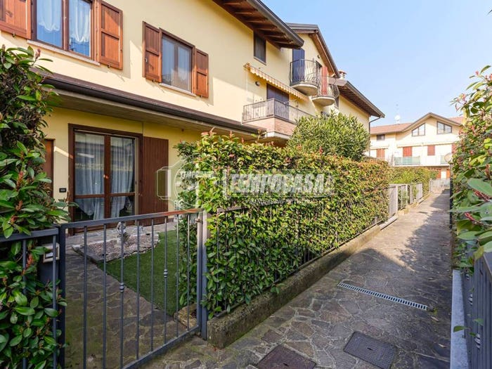 Appartamento trilocale in vendita in Via Martiri di Cefalonia, Comun Nuovo