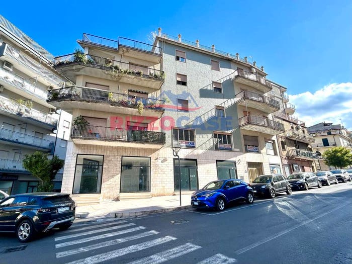 Appartamento con 6 locali in vendita in Viale Regina Margherita, Rossano Stazione, CoriglianoRossano