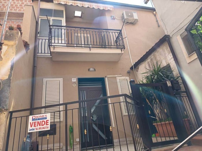 Casa trilocale in vendita in Via Carlo Alberto, Lentini