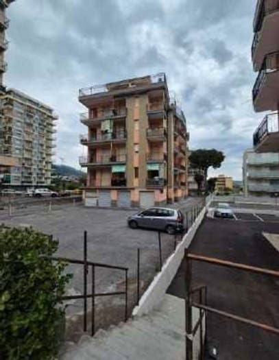 Appartamento trilocale in vendita in Via Michelangelo Buonarroti, Borghetto Santo Spirito