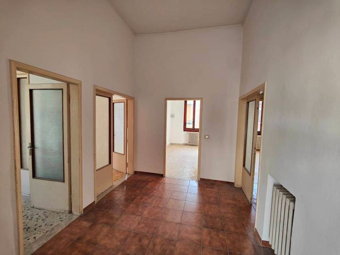 Appartamento con 5 locali in vendita in Via Maggio, Città, Montevarchi