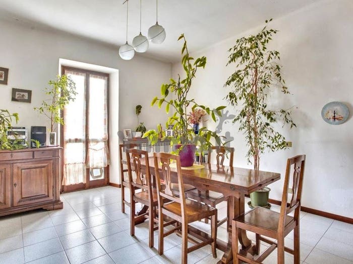Casa con 6 locali in vendita in Via Dante Alighieri, Luvinate