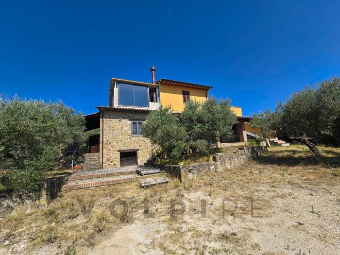Casa con 6 locali in vendita in Via dei Cacciatori, Bettona