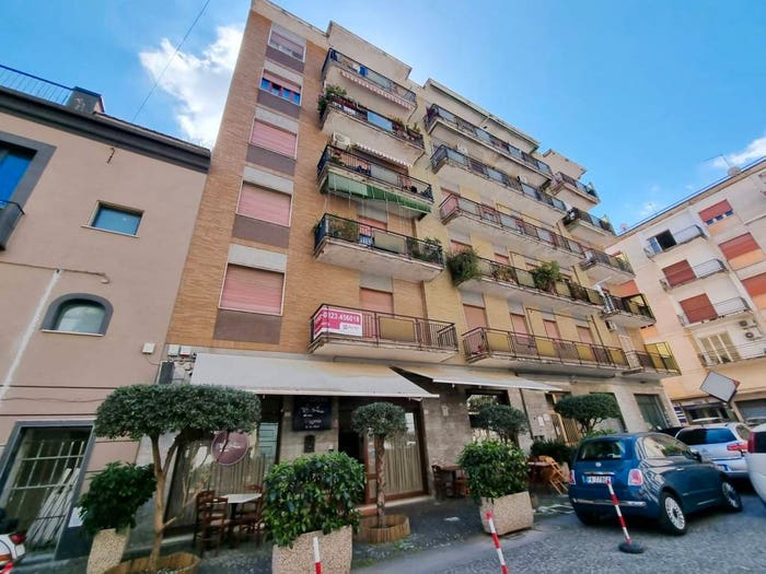 Appartamento con 6 locali in vendita in Via Cesare Battisti, Ferrarecce Università, Caserta