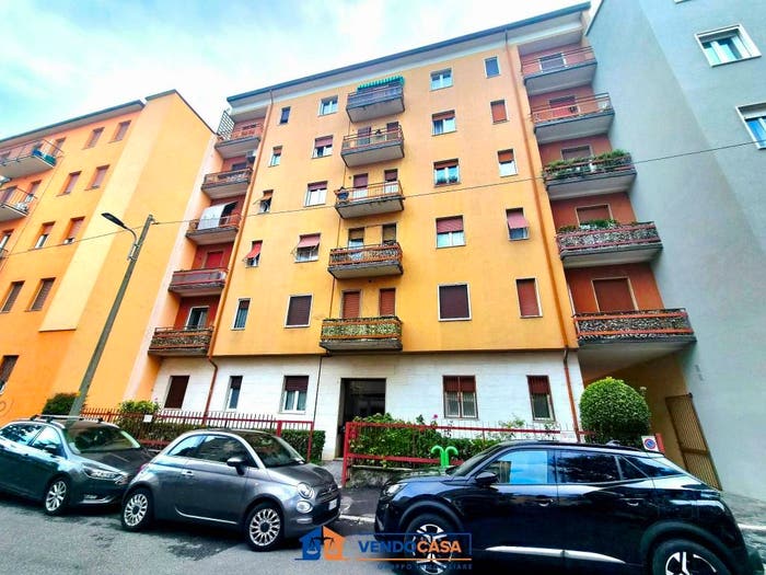 Appartamento trilocale in vendita in Via Massimo d'Azeglio, Via Veneto Borgo Trento, Brescia