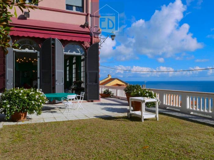 Casa con 6 locali in vendita in Bergeggi