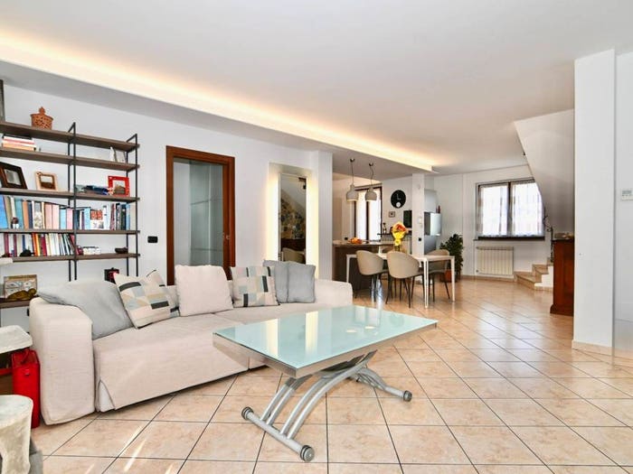 Casa quadrilocale in vendita in Via Camillo Benso di Cavour, Vanzaghello