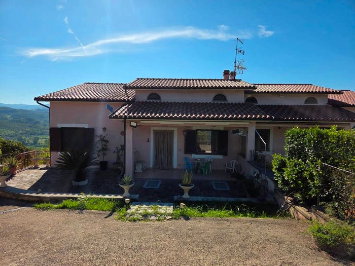 Casa con 6 locali in vendita in Via Granica Sud, Montopoli di Sabina