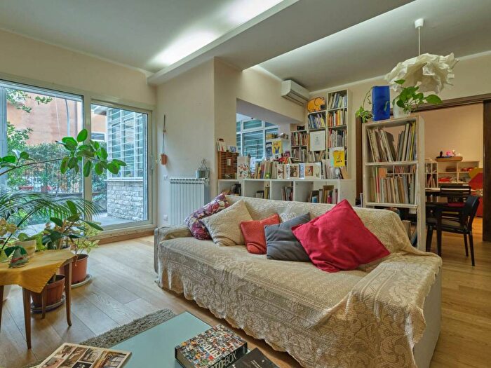 Appartamento con 5 locali in vendita in Medaglie d'Oro, Roma