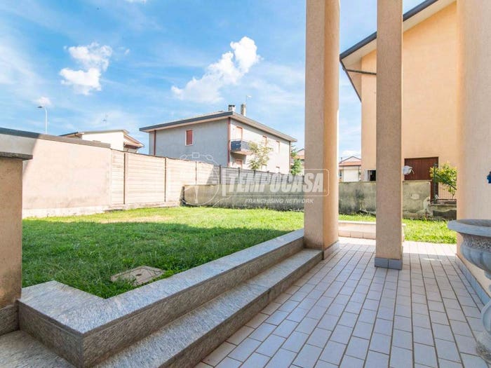Appartamento trilocale in vendita in Via Lombardia, Olgiate Olona