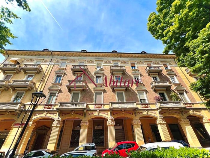 Appartamento con 5 locali in vendita in via roma, Centro, Alba