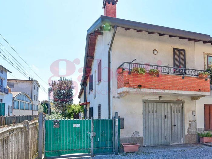 Casa con 6 locali in vendita in Via Achille Grandi, Cabiate