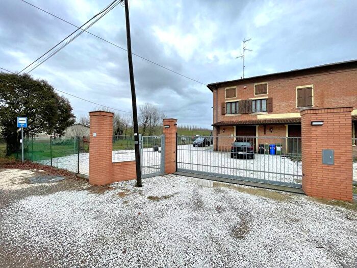 Casa con 6 locali in vendita in Via Canale, Soliera
