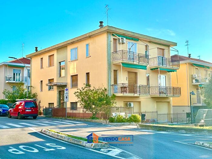 Appartamento quadrilocale in vendita in Via Giovanni Pascoli, Centro, Loano