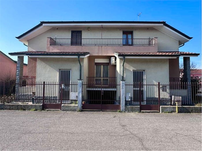 Casa quadrilocale in vendita in Via Grazia Deledda, Abbiategrasso