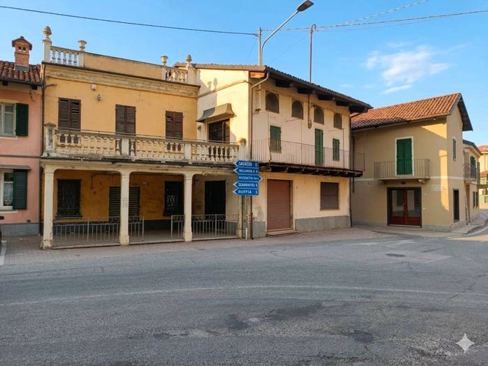 Casa con 6 locali in vendita in Piazza Libertà, Monasterolo di Savigliano