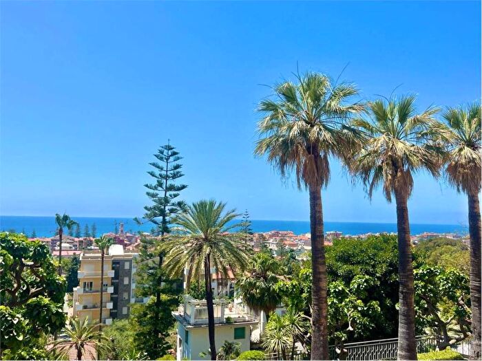 Appartamento trilocale in vendita in Via Romana, Bordighera