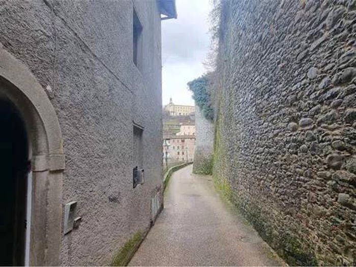Appartamento quadrilocale in vendita in Vicolo Al Serchio No Number, Centro, Castelnuovo di Garfagnana