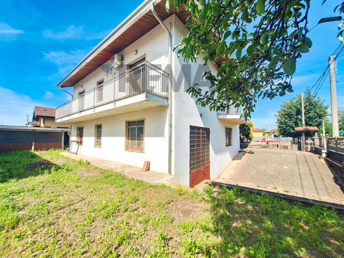 Casa con 6 locali in vendita in Via De Amicis, Fagnano Olona