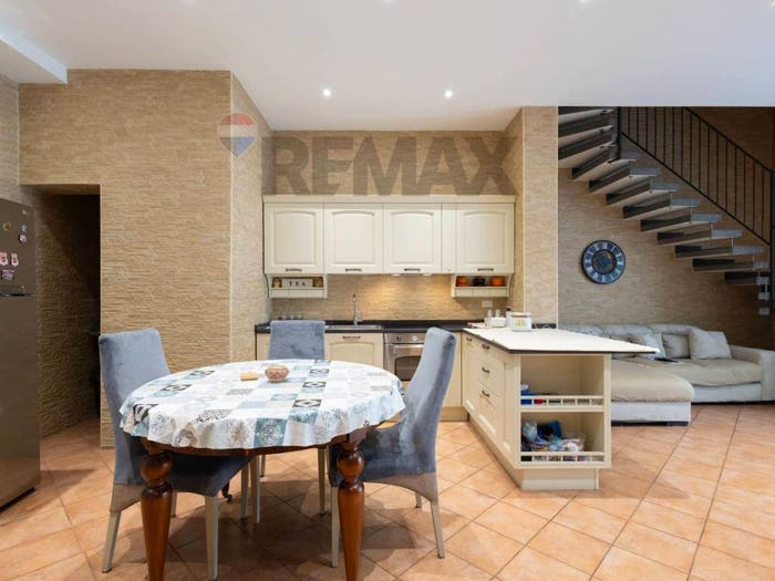 Casa quadrilocale in vendita in via toscano Patti, Trecastagni
