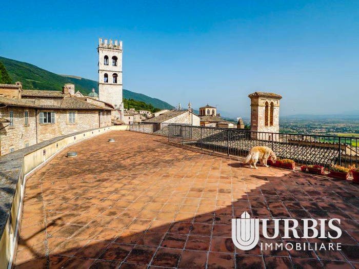 Appartamento con 5 locali in vendita in Via San Paolo, Centro Storico, Assisi