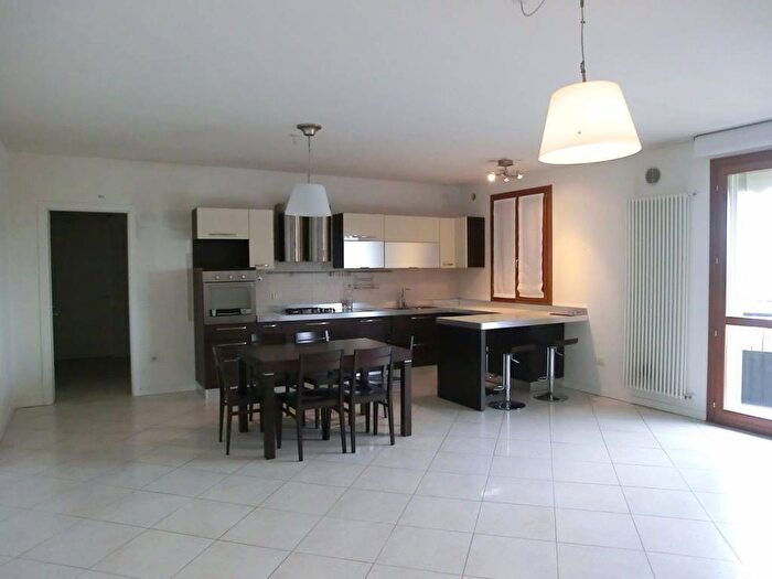 Appartamento con 5 locali in vendita in Via Alessandro Volta, Mandriola, Albignasego