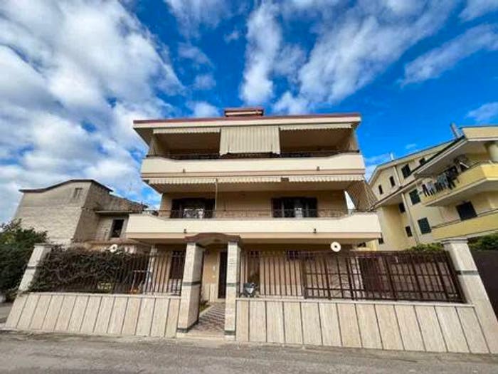 Casa quadrilocale in vendita in Via Terragrande, Curti