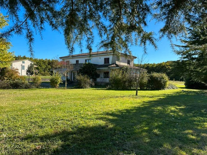 Casa con 6 locali in vendita in Via Selva, Montaquila